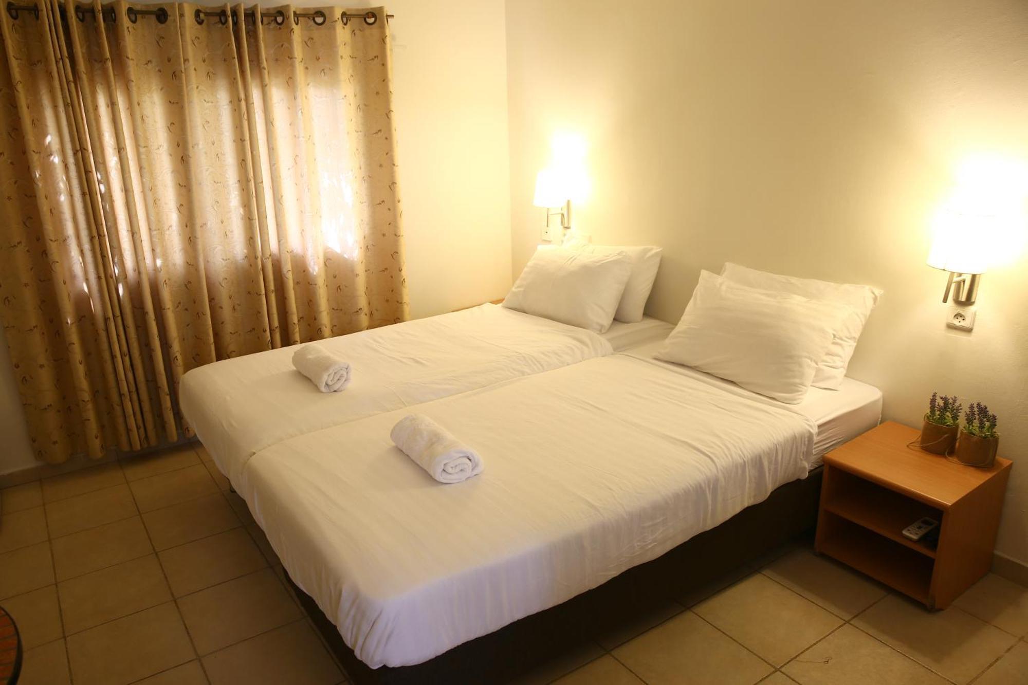 Eilot Kibbutz Country Lodging Eilat Habitación foto