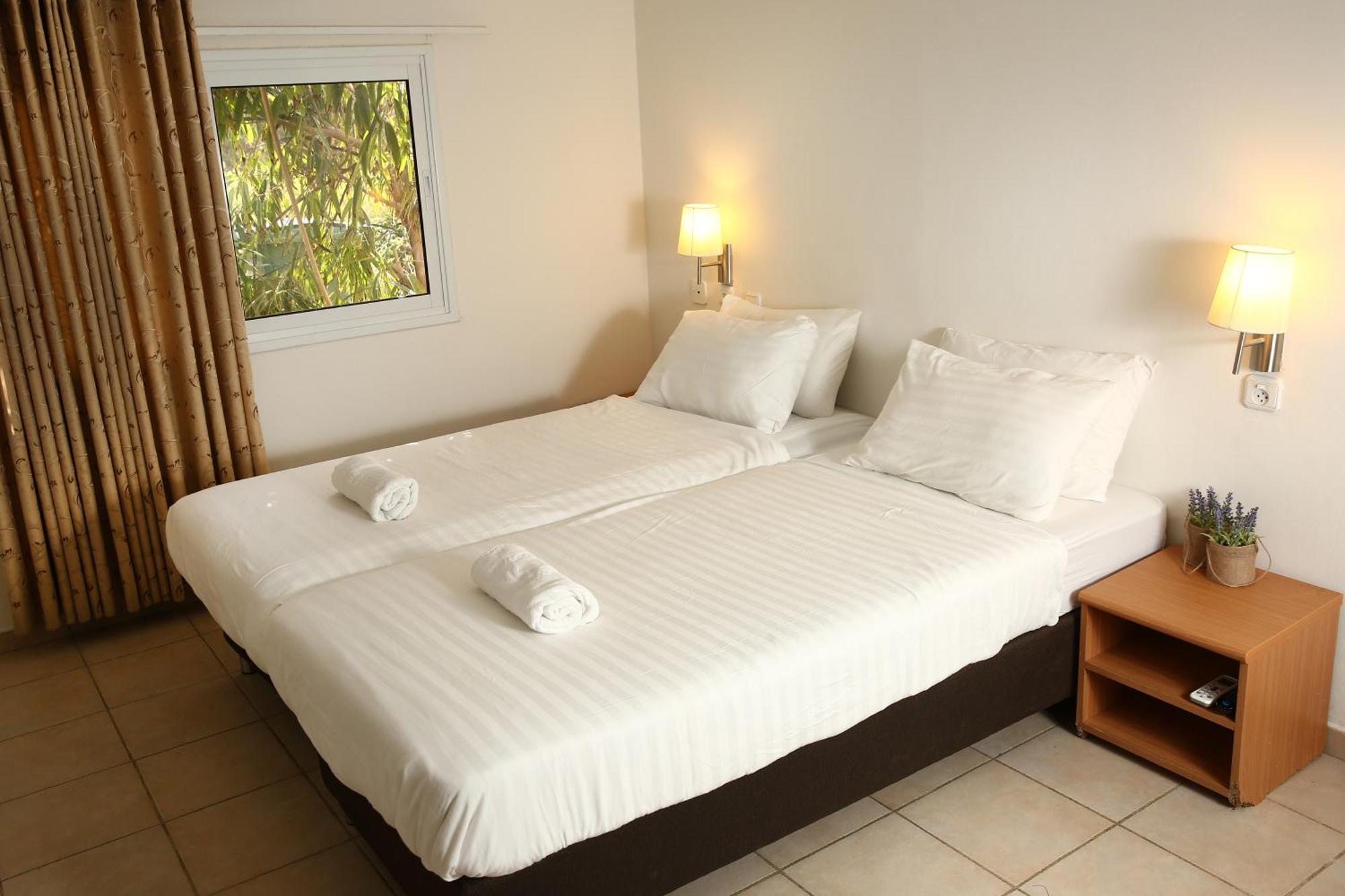 Eilot Kibbutz Country Lodging Eilat Habitación foto